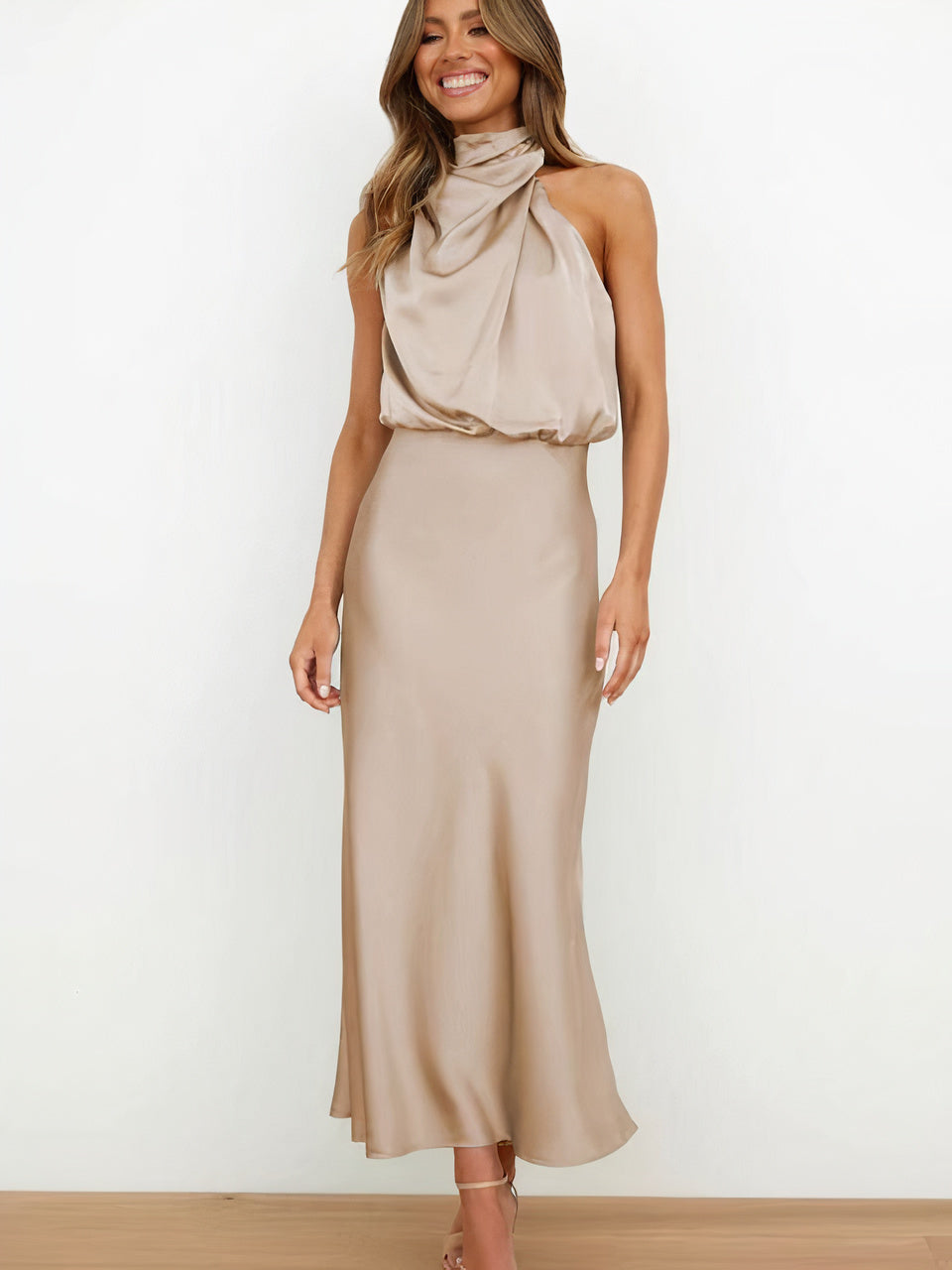 Damen Halterneck Maxikleid mit fließendem Schnitt | Elanora