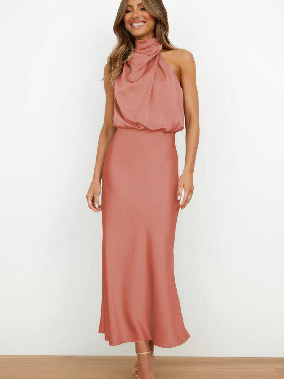 Damen Halterneck Maxikleid mit fließendem Schnitt | Elanora