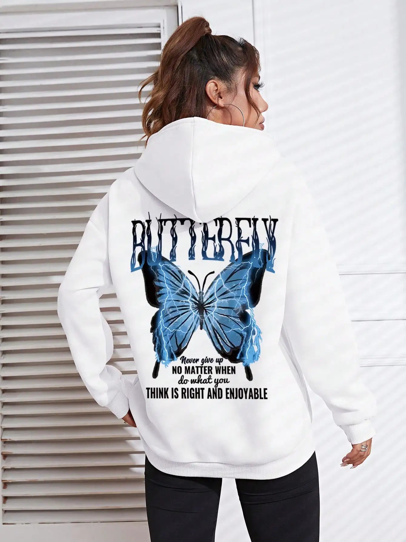 Butterfly Backprint Sweater – Warmer Unisex Pullover mit Statement-Design
