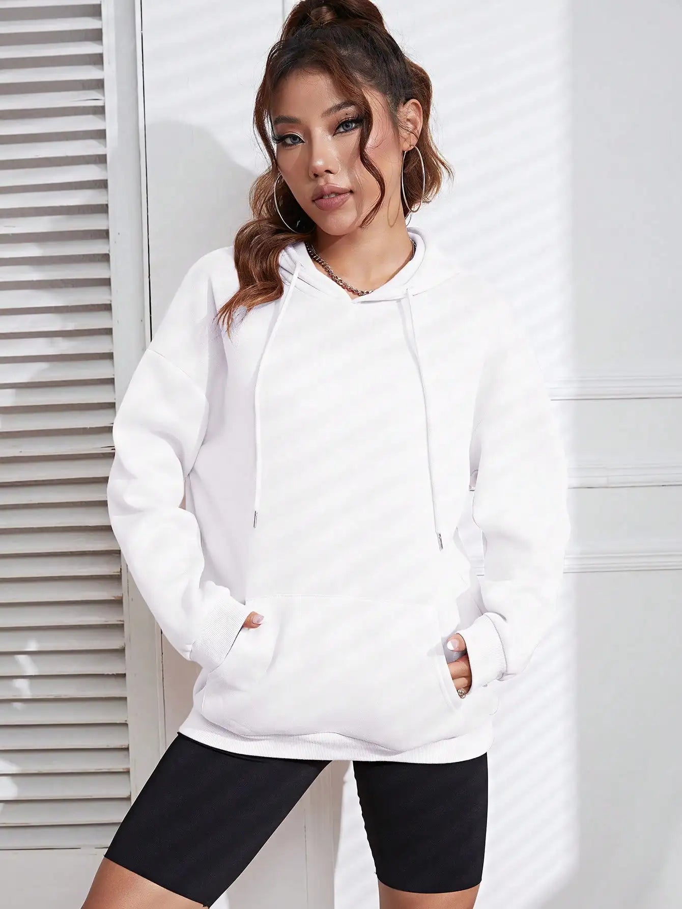 Butterfly Backprint Sweater – Warmer Unisex Pullover mit Statement-Design