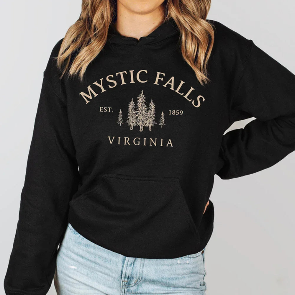 Mystic Falls Hoodie – Unisex Kapuzenpullover im College-Style