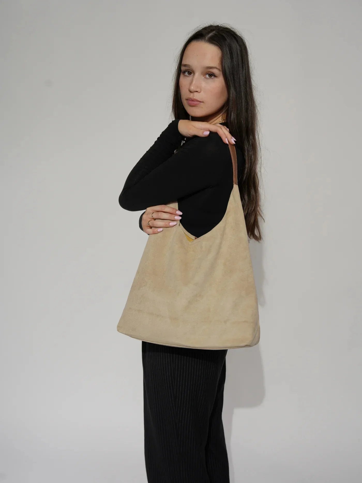 Damen Schultertasche mit weichem Stoff und Einzelriemen | Nareya
