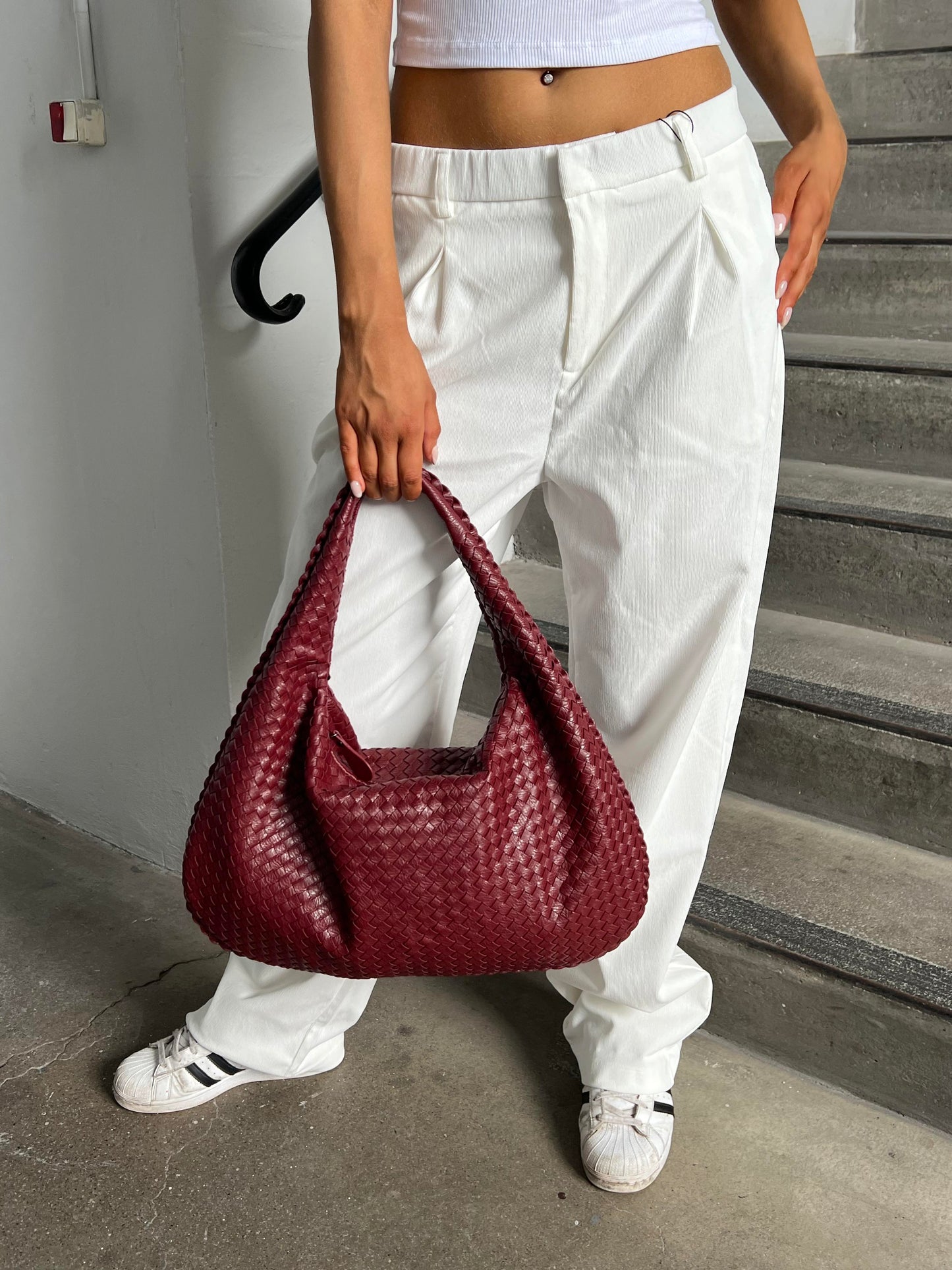 Damen Handtasche im geflochtenen Hobo-Stil mit Reißverschluss | Aerina