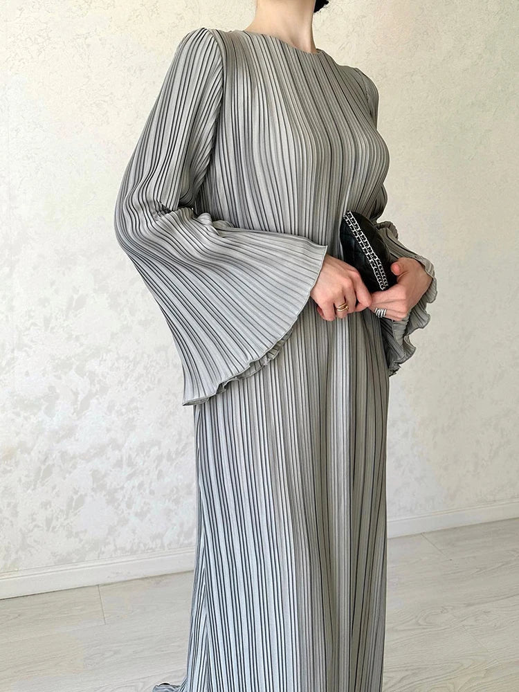 Damen Maxikleid mit Falten und Rüschensaum | Amelina