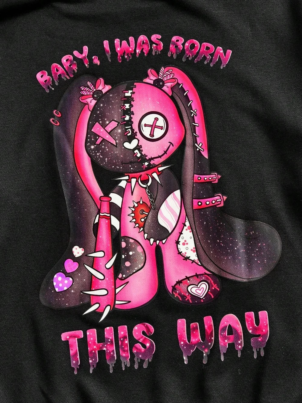This Way Hoodie – Schwarzer Unisex Kapuzenpullover mit Rosa Cartoon-Print