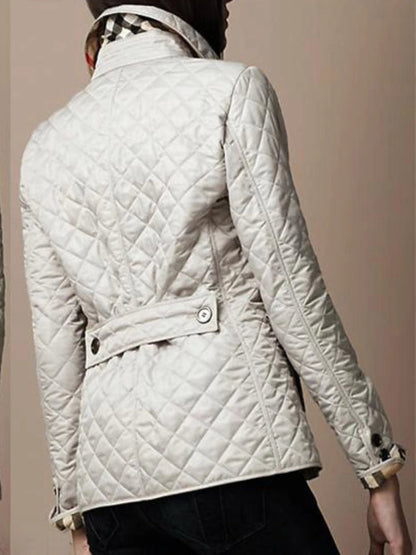 Taillierte Damen-Steppjacke mit Knopfleiste | Calvina